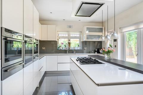 6 bedroom bungalow for sale, Hillview Close, Pinner