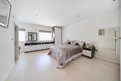 6 Hillview Close, Pinner, HA5 4PD