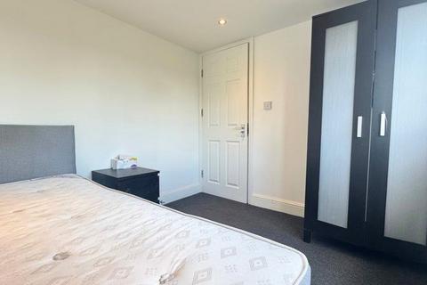 1 bedroom in a house share to rent, Trelawney Road, Ilford