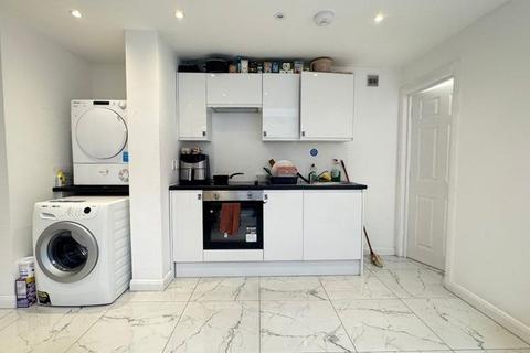 1 bedroom in a house share to rent, Trelawney Road, Ilford