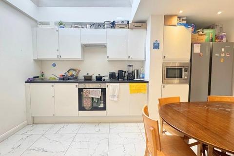 1 bedroom in a house share to rent, Trelawney Road, Ilford