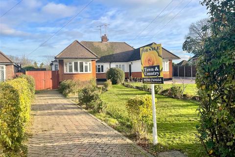 3 bedroom bungalow for sale, Thorndon Park Crescent, Leigh-on-Sea, Essex, SS9