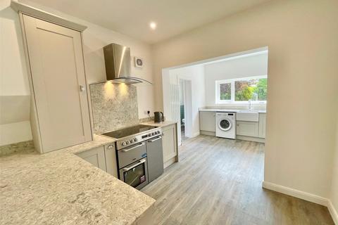 3 bedroom bungalow for sale, Thorndon Park Crescent, Leigh-on-Sea, Essex, SS9