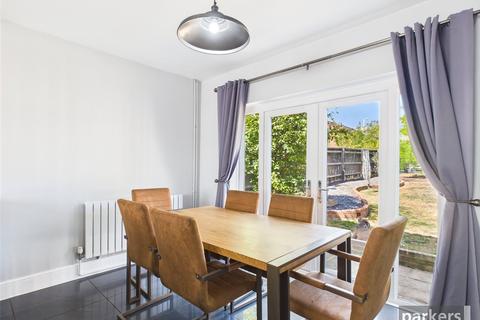 4 bedroom detached house for sale, Wokingham Road, Reading RG6
