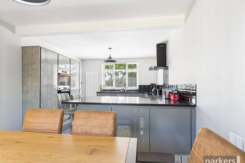 4 bedroom detached house for sale, Wokingham Road, Reading RG6