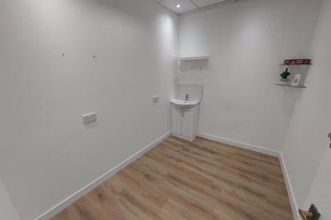 Retail property (high street) to rent, 37 Dumbarton Rd Stirling FK8 2LQ