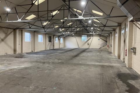 Showroom to rent, 5-7 Sang Pl Kirkcaldy KY1 1HA