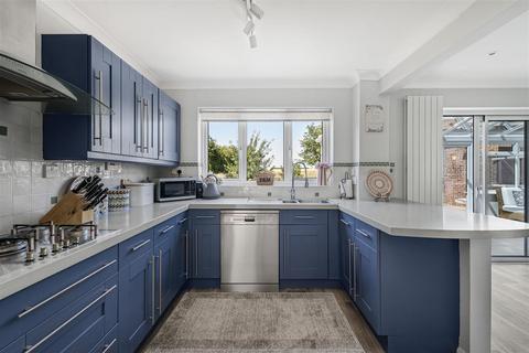 36 Ashmead Drive, Hardwick, Cambridge, CB23 7XT