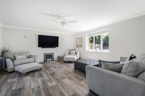 36 Ashmead Drive, Hardwick, Cambridge, CB23 7XT