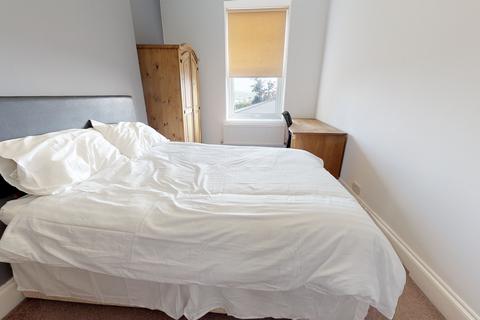 5 bedroom apartment to rent, 4B North Friary House