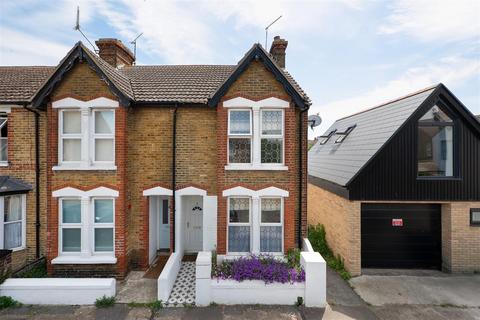 4 bedroom end of terrace house for sale, Warwick Road, Whitstable