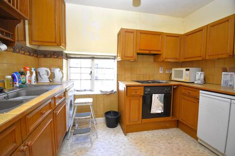 2 bedroom flat for sale, Queens Court, Ramsgate CT11