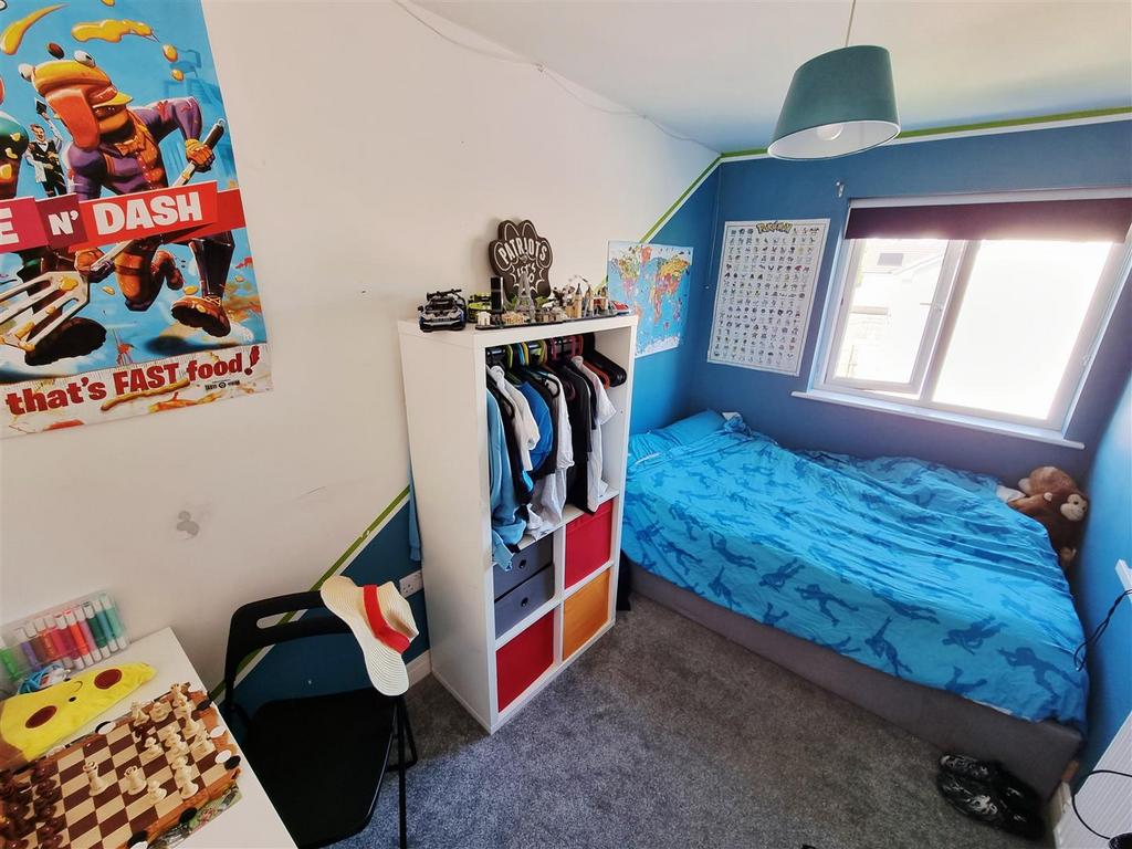 Bed 2.jpg