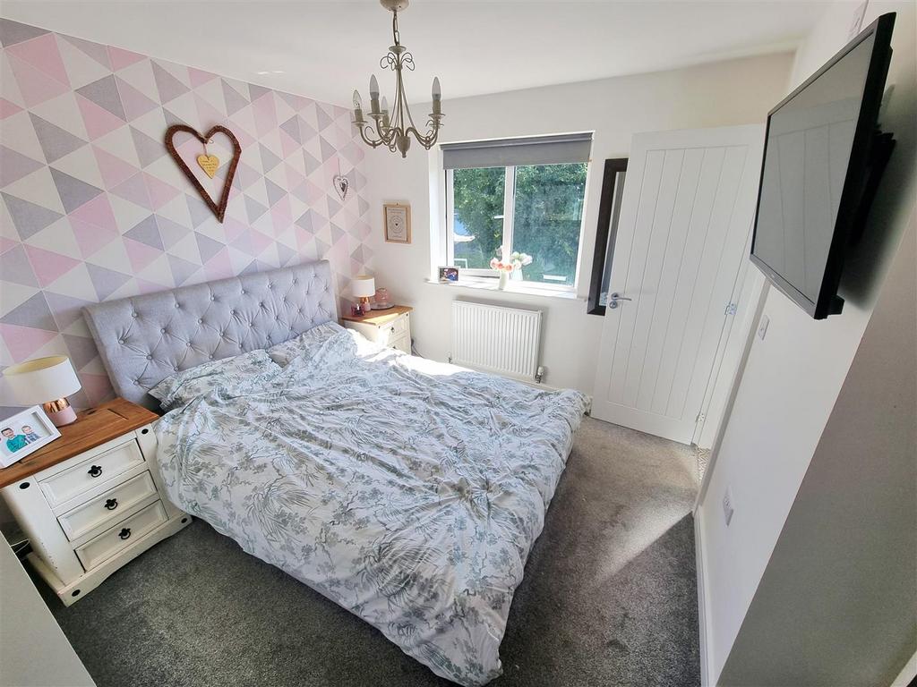 Bed 1.jpg