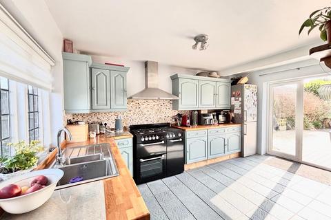 4 bedroom detached house for sale, 4 Seal Road, Selsey