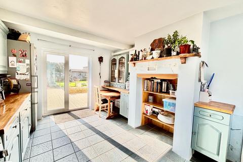 4 bedroom detached house for sale, 4 Seal Road, Selsey
