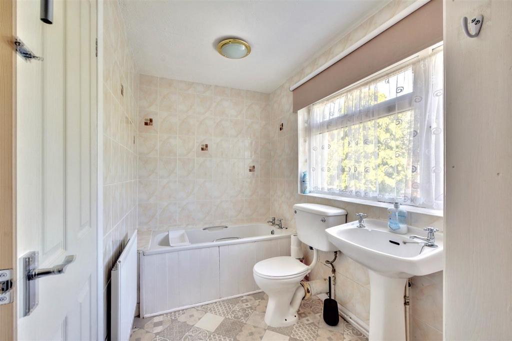 Bathroom 2.jpeg