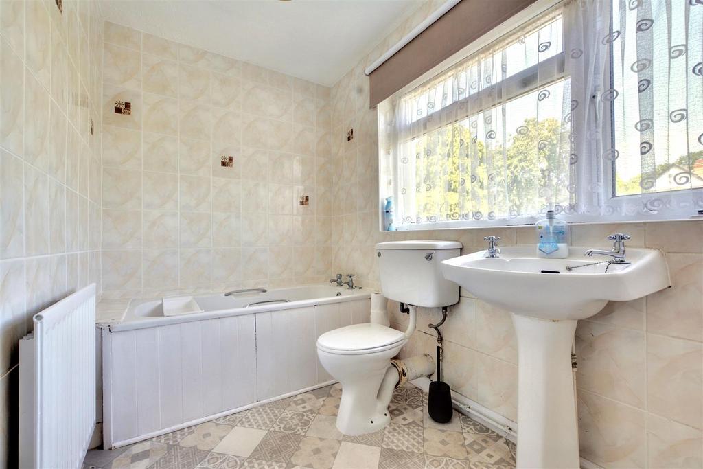 Bathroom 1.jpeg