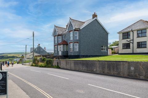 6 bedroom property with land for sale, 5 New Road