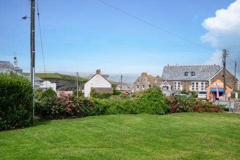 6 bedroom property with land for sale, 5 New Road