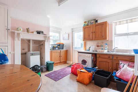 6 bedroom property with land for sale, 5 New Road