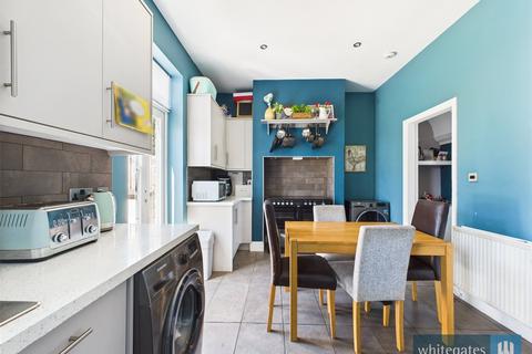 3 bedroom end of terrace house for sale, Cemetery Road, Low Moor, Bradford, West Yorkshire, BD12