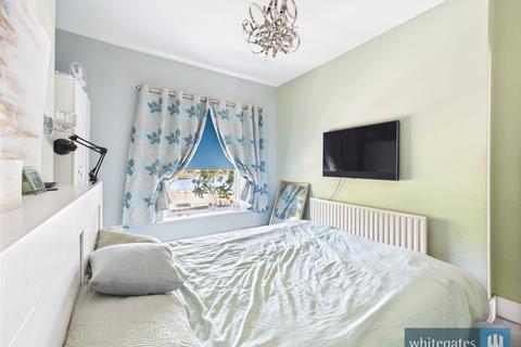 3 bedroom end of terrace house for sale, Cemetery Road, Low Moor, Bradford, West Yorkshire, BD12