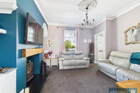 3 bedroom end of terrace house for sale, Cemetery Road, Low Moor, Bradford, West Yorkshire, BD12