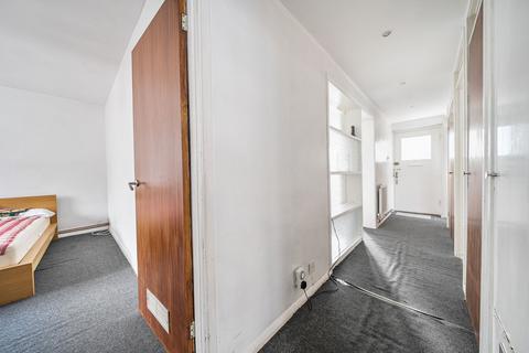 1, Royal Court Deer Park Close, Kingston Upon Thames, KT2 7TW