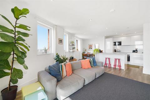 3 bedroom penthouse for sale, Healum Avenue, Southall UB2