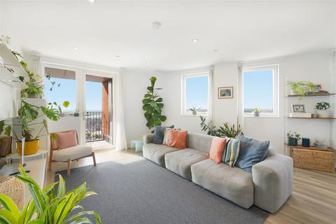 3 bedroom penthouse for sale, Healum Avenue, Southall UB2