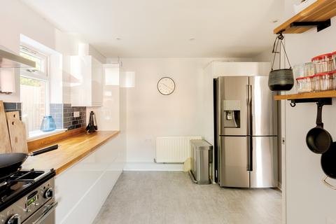 6 Hastings Close, Bristol, BS3 5RF