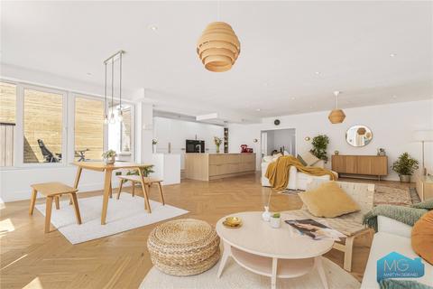 4 bedroom detached house for sale, Featherstone Road, Mill Hill, London, NW7