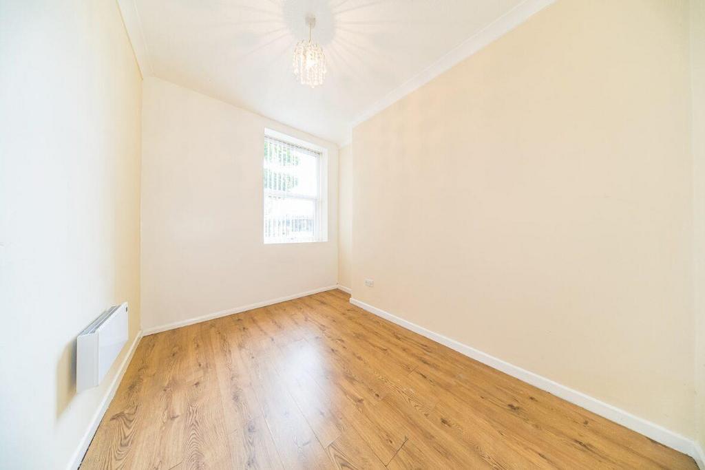 11 vale lodge bedroom 2 2.jpg