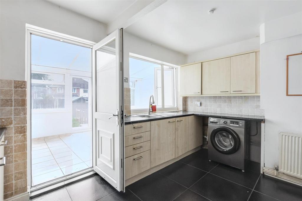 Kitchen 1.jpeg