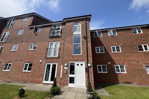 2 bedroom ground floor flat for sale, Lawnhurst Avenue, Wythenshawe, Manchester