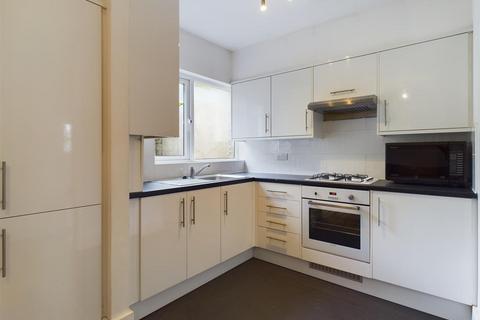 4 bedroom terraced house to rent, Barnett Road, Brighton