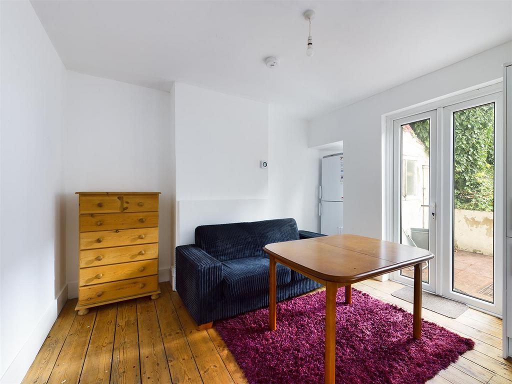 CAM00771 P1-PR0105-STILL02.jpg