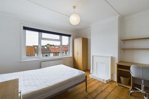 4 bedroom terraced house to rent, Barnett Road, Brighton