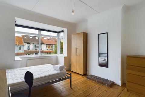 4 bedroom terraced house to rent, Barnett Road, Brighton