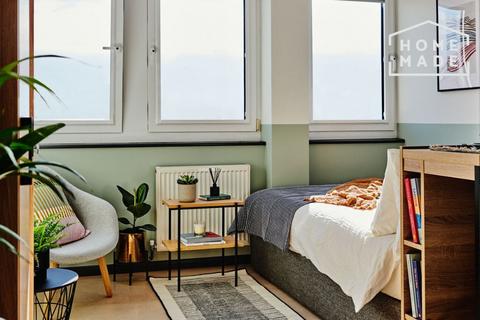 Studio to rent, Courland Grove, SW8
