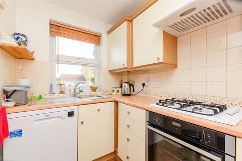 1 Chaplin Close, Wainscott, Rochester, ME3 8BY