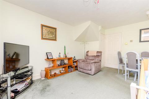 1 Chaplin Close, Wainscott, Rochester, ME3 8BY