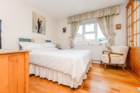 1 Chaplin Close, Wainscott, Rochester, ME3 8BY