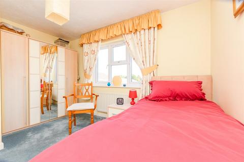 1 Chaplin Close, Wainscott, Rochester, ME3 8BY