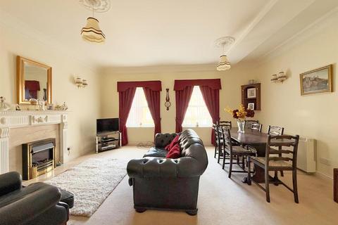 2 bedroom apartment for sale, Sandringham Court, Shrewsbury