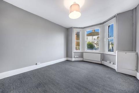 2 bedroom flat to rent, Queens Place, Watford, WD17