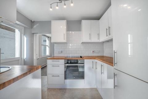 2 bedroom flat to rent, Queens Place, Watford, WD17