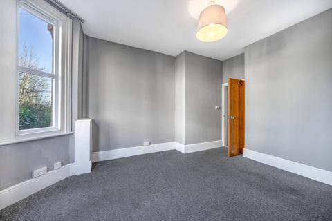 2 bedroom flat to rent, Queens Place, Watford, WD17