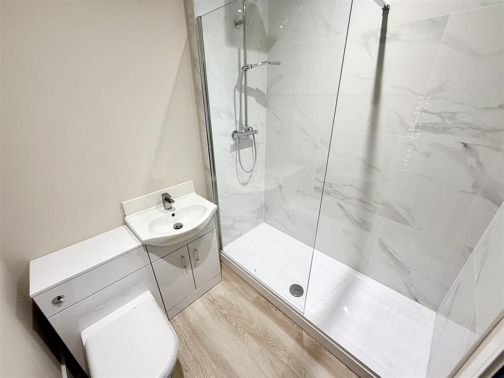 Debroom two ensuite